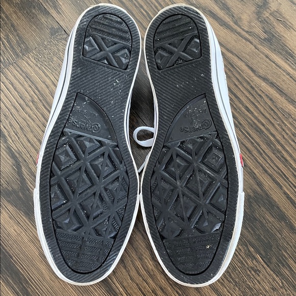 Hello Kitty x converse size 8 - Picture 7 of 10